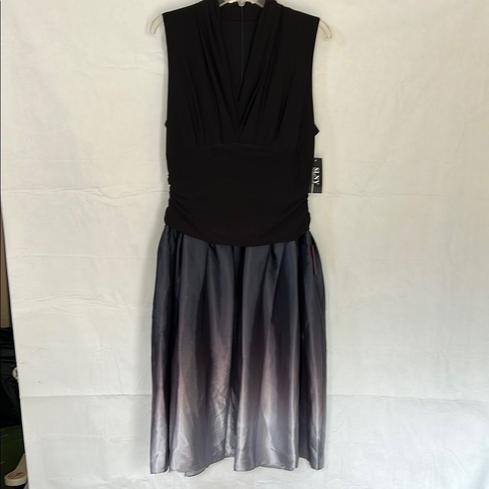 Elegant Black and Gray Sleeveless Dress